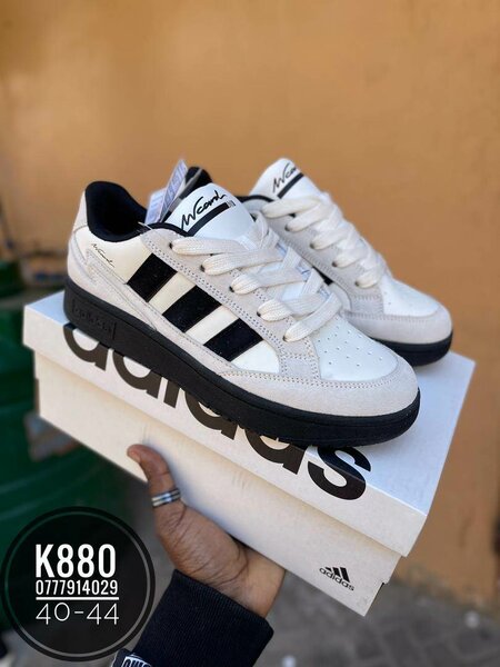 Adidas Sneakers