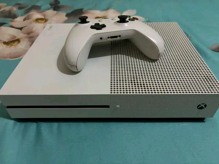 Console Xbox One S avec manette