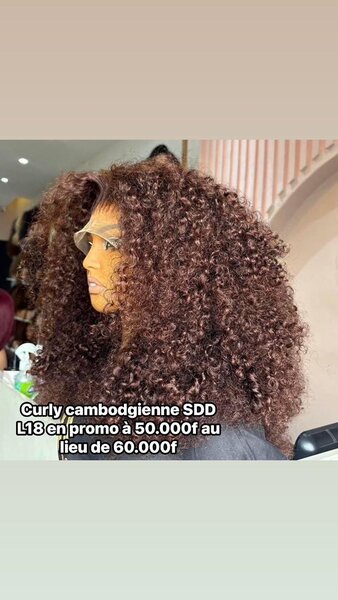 Perruque Bouclée Cambodgienne