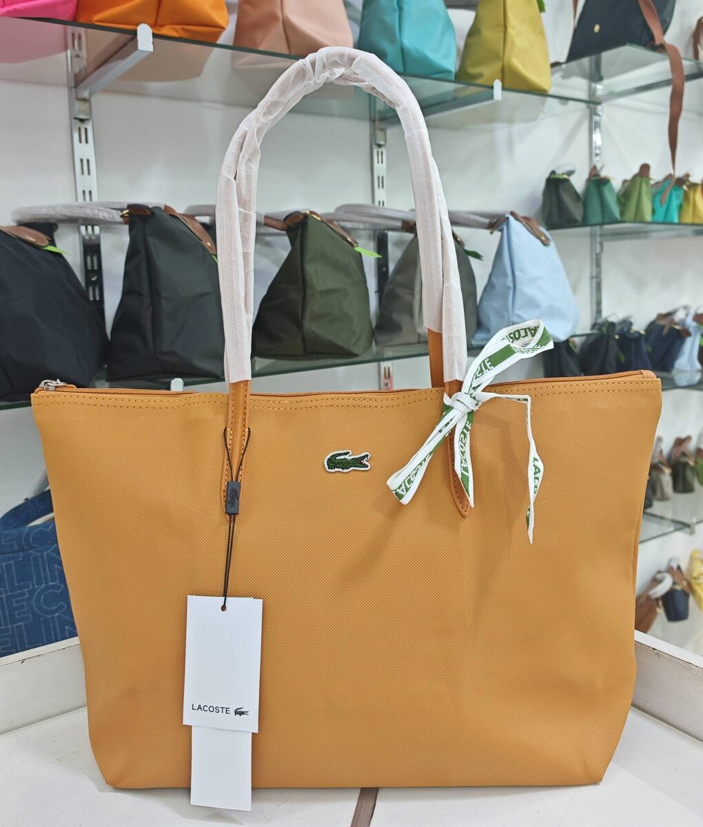 Sac fourre-tout Lacoste élégant