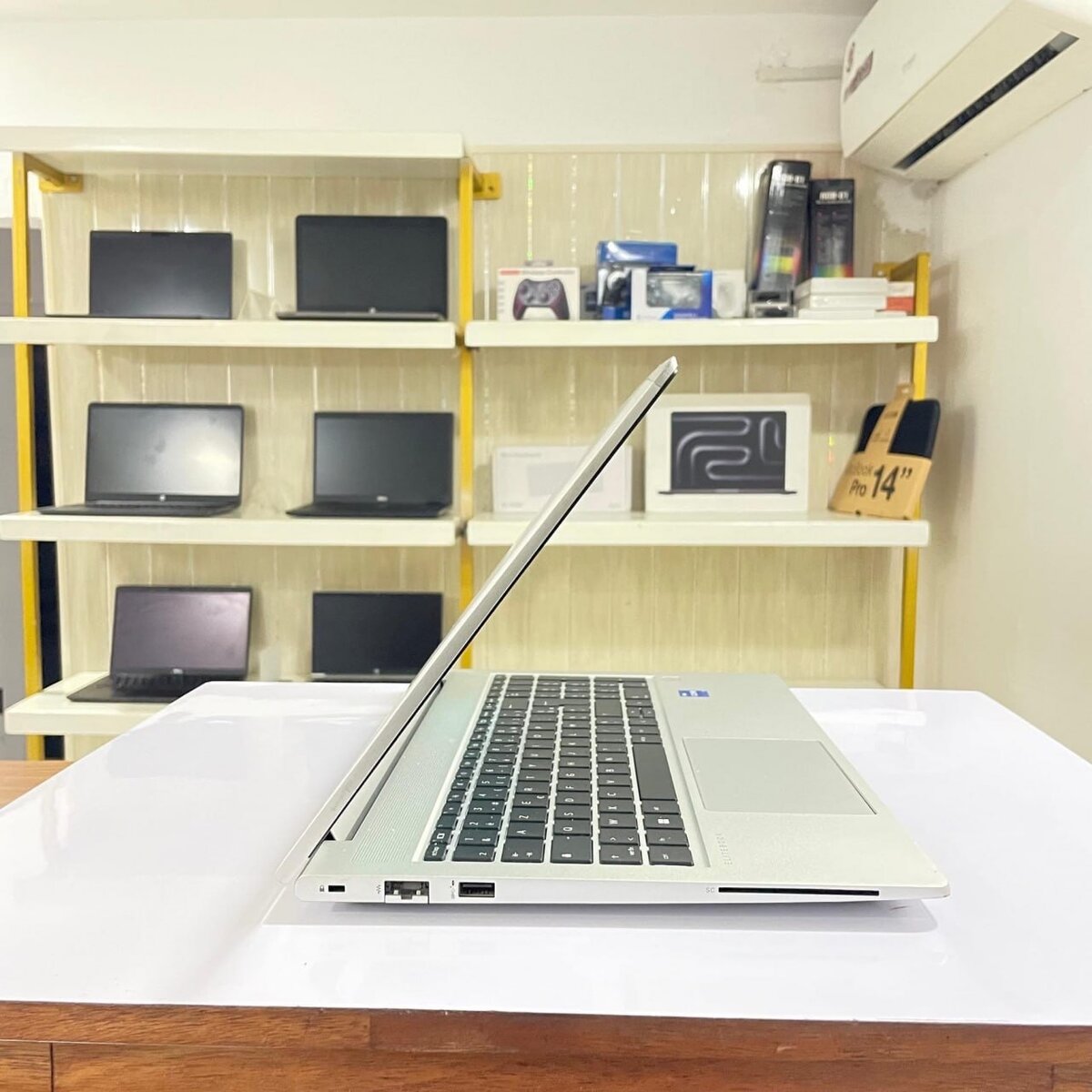 HP Elitebook G10 (13e Gen)