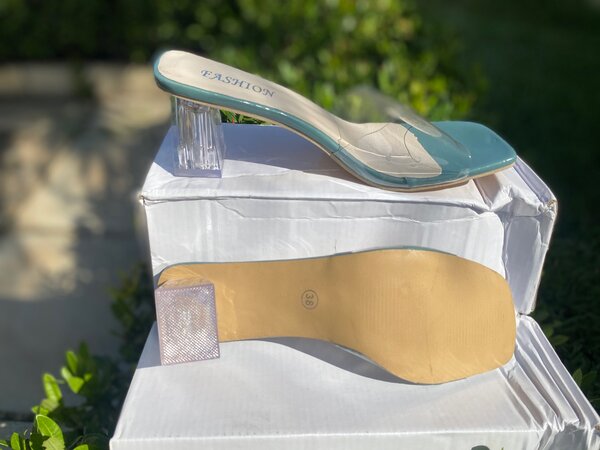 Transparent easywear heel