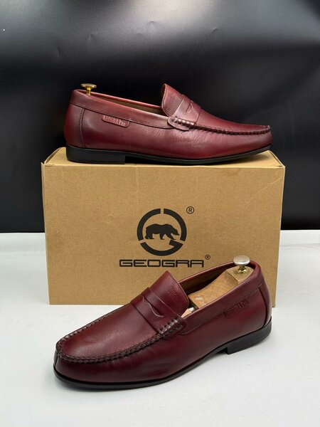 Mocassins en cuir bordeaux