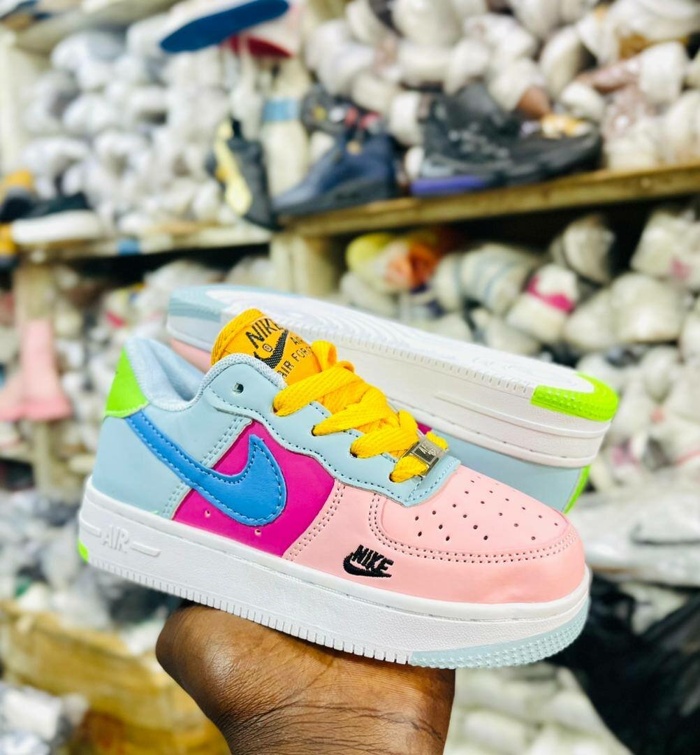 Magnifique paire de baskets pour enfants