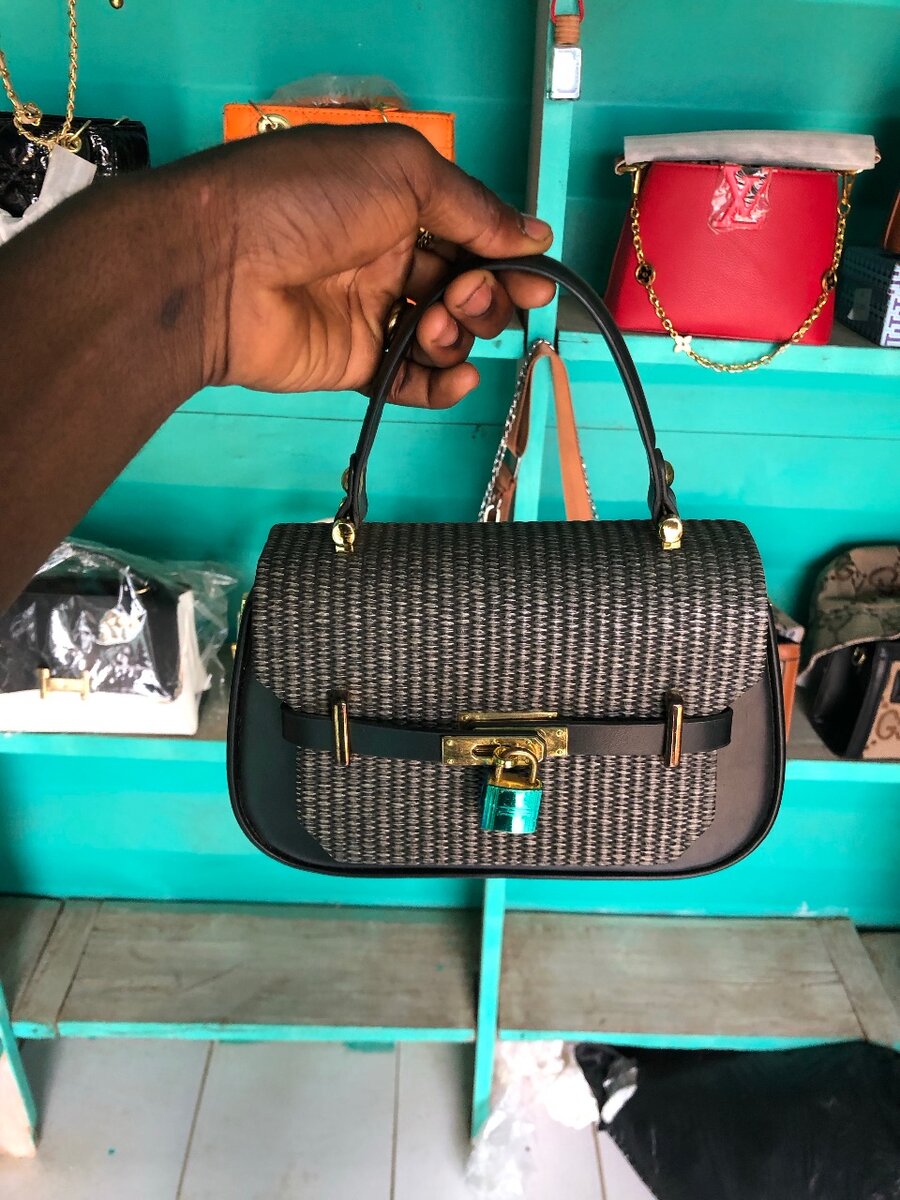 Sac à main élégant tressé