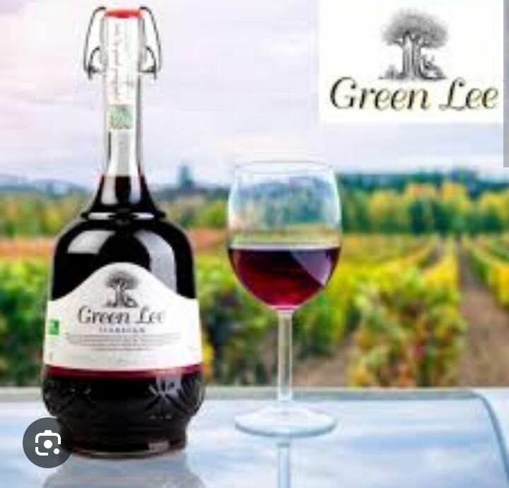 Vin Rouge Green Lee Bio