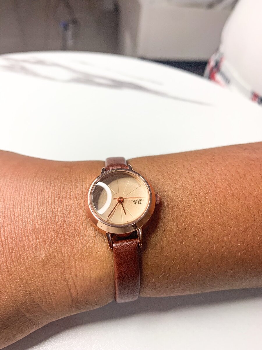 MONTRE EN CUIR FEMME