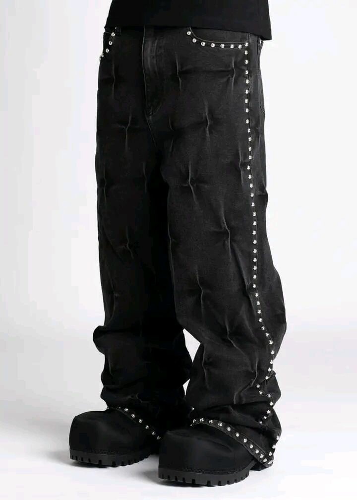 Pantalons à clous noirs