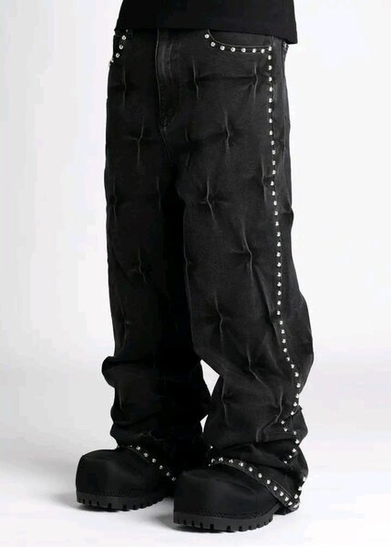 Pantalons à clous noirs