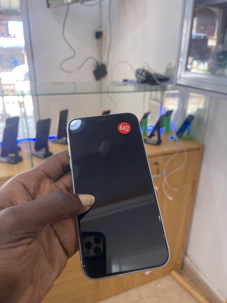 iPhone Xr 64 gig bh100% white