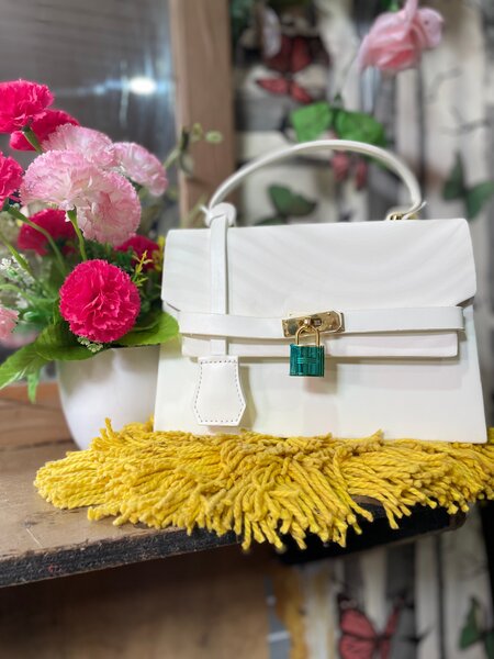 Sac à main blanc élégant
