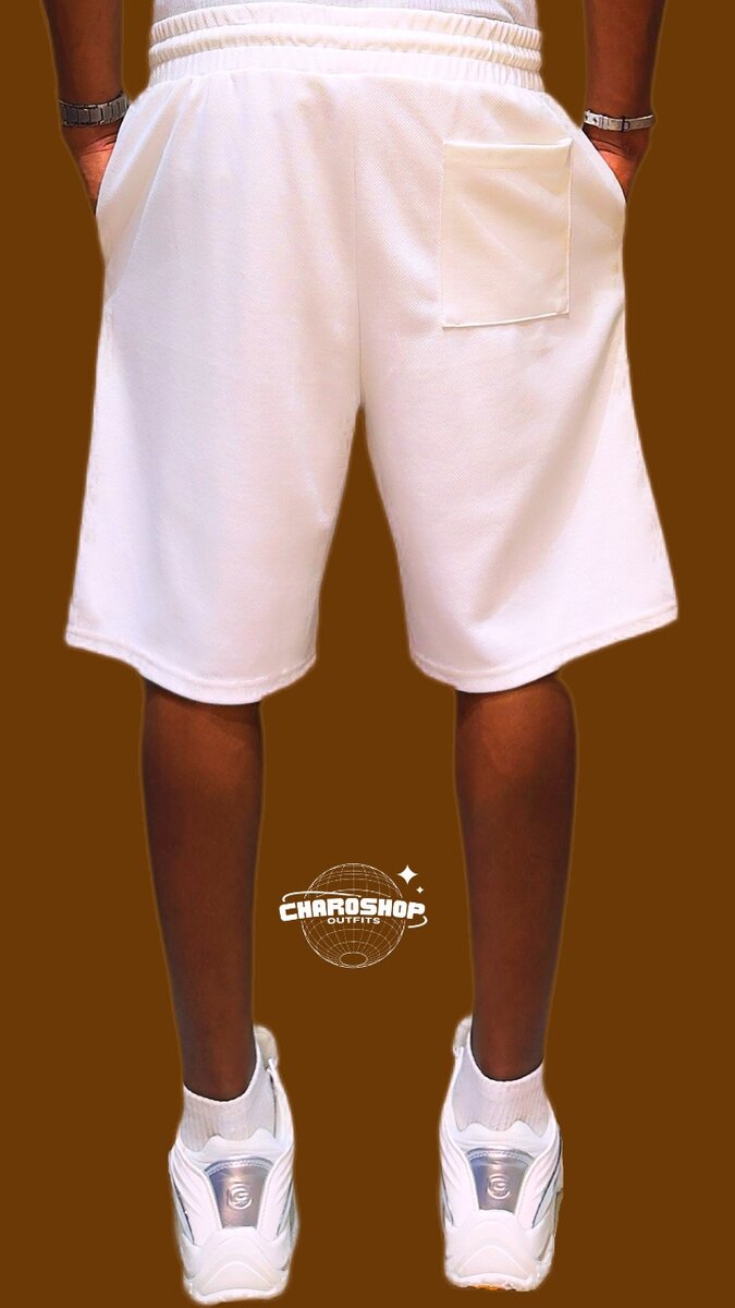 Short blanc avec croix imprimée