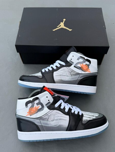 Air Jordan 1 Mid SE