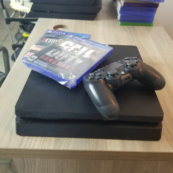 Console PlayStation 4 avec manette