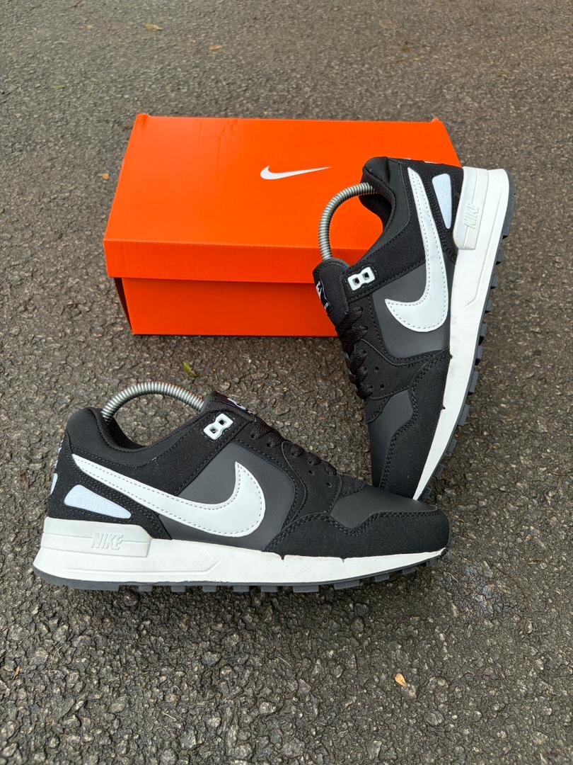 Nike Baskets Noires Confortables