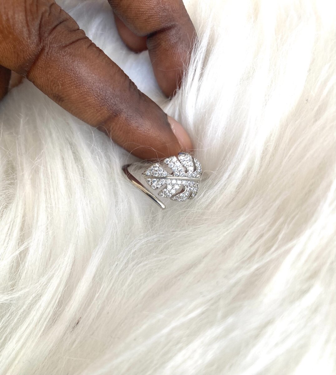 Fbeautiful leaf shape ring