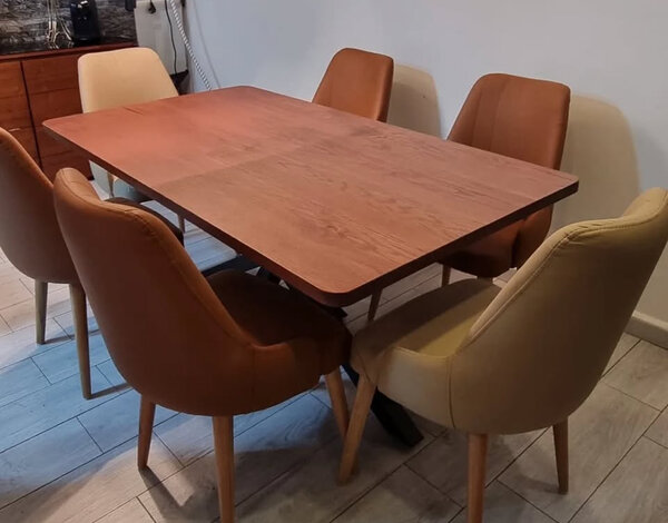 Table et chaises modernes