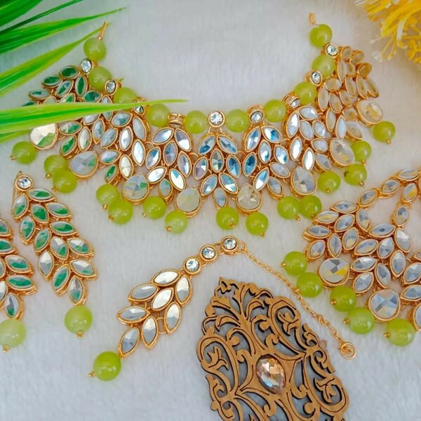 Ladies 3pc weddings set Nackless bindi topas