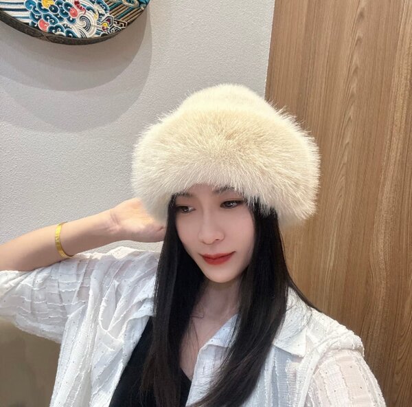 Chapeau en fausse fourrure élégant