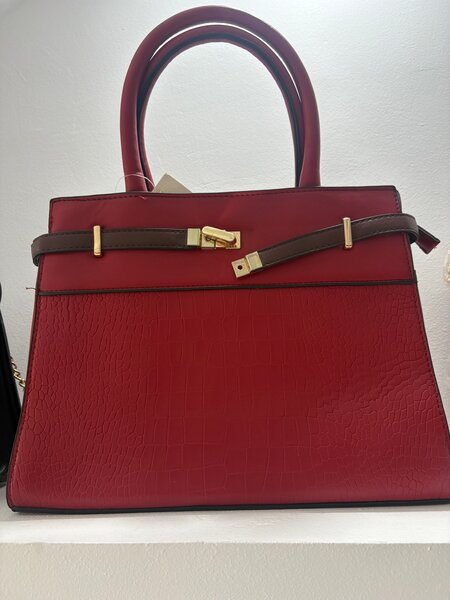 Sac à main élégant rouge