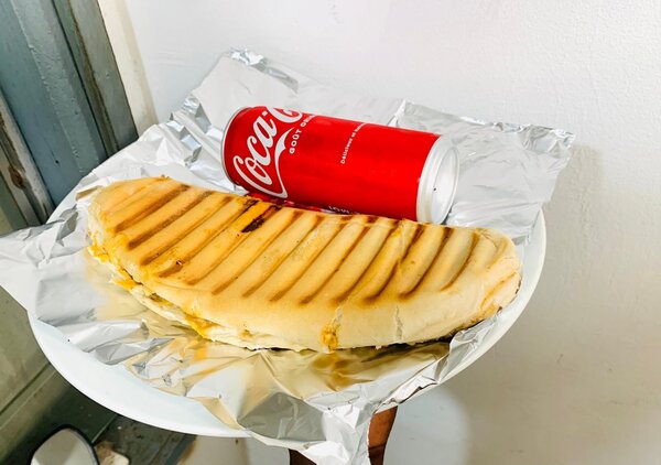 Panini chaud avec boisson