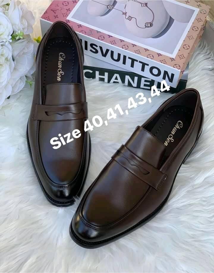 Men's classic leather shoes