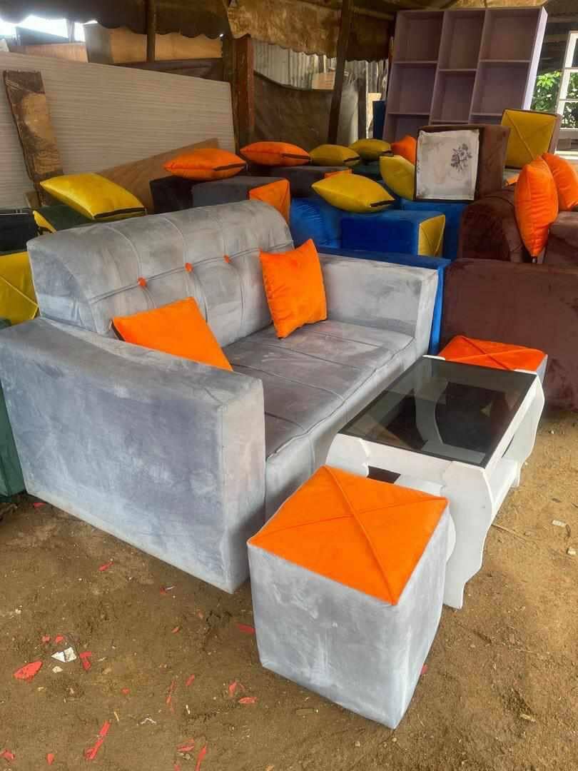 Canapé 2 place 2 pouff