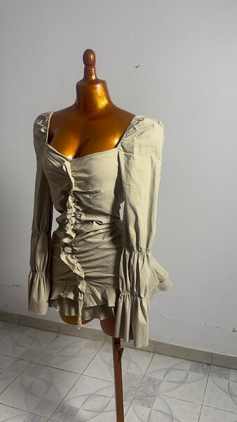 Robe à manches longues élégante