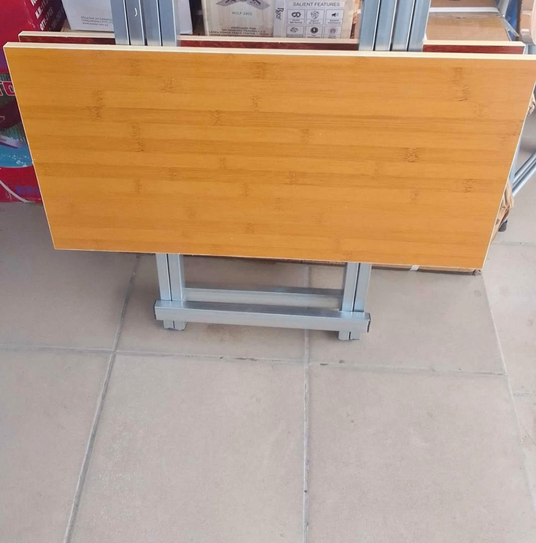 Table pliante moderne en bois