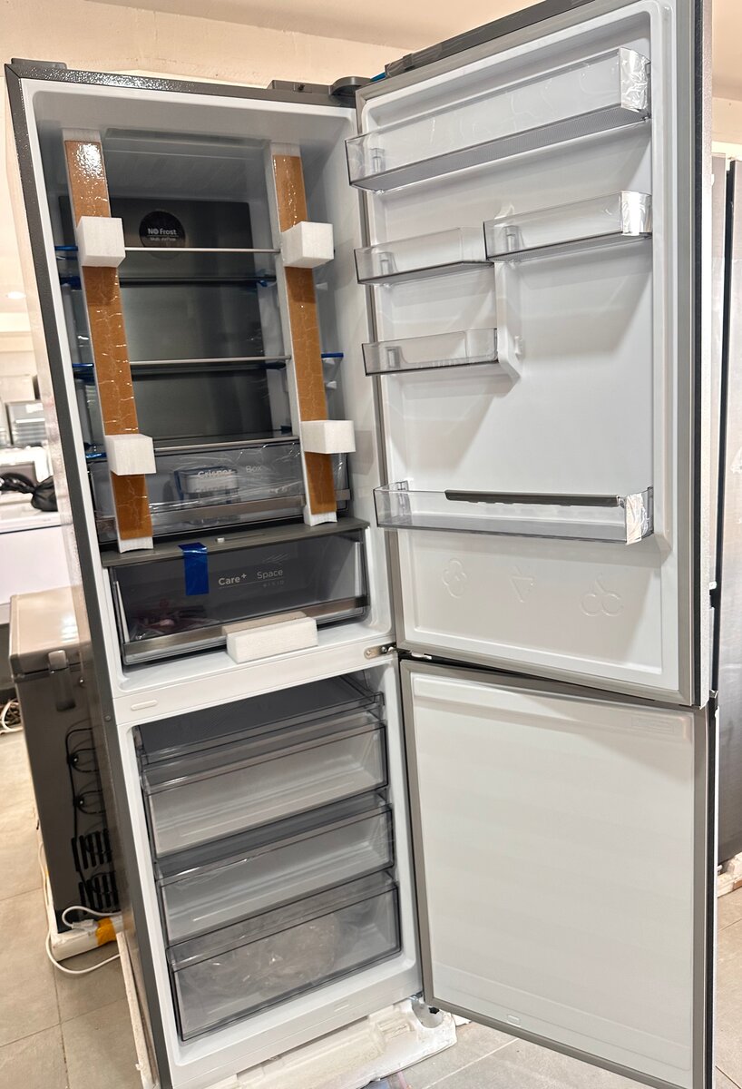 Réfrigérateur combiné moderne Wi-Fi