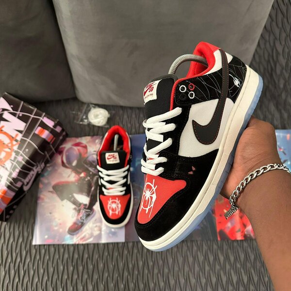 Nike sb dunk (red ,black ,white )
