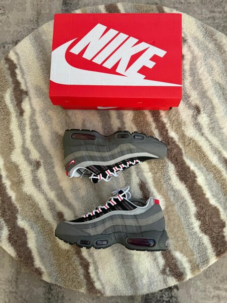Nike Air Max 95 - Iconic Sneakers