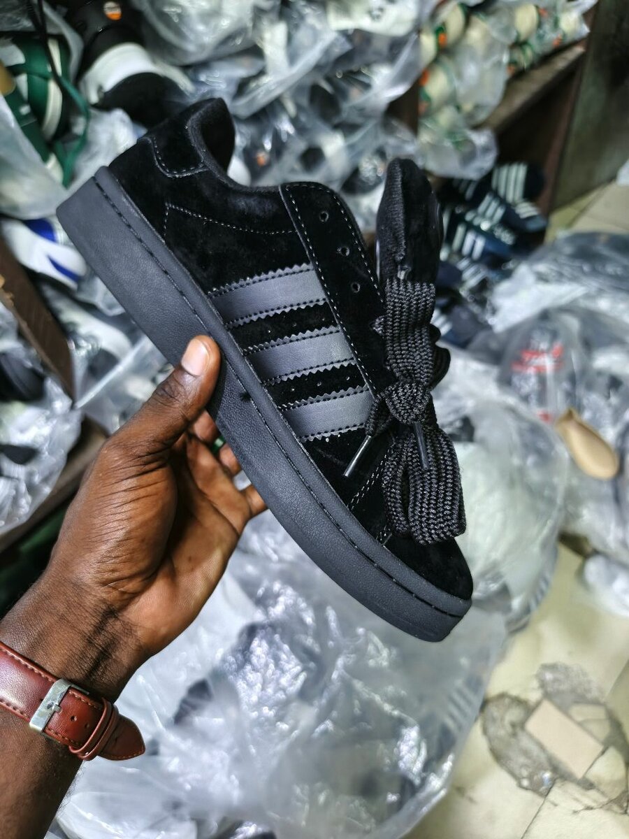 Baskets noires en daim