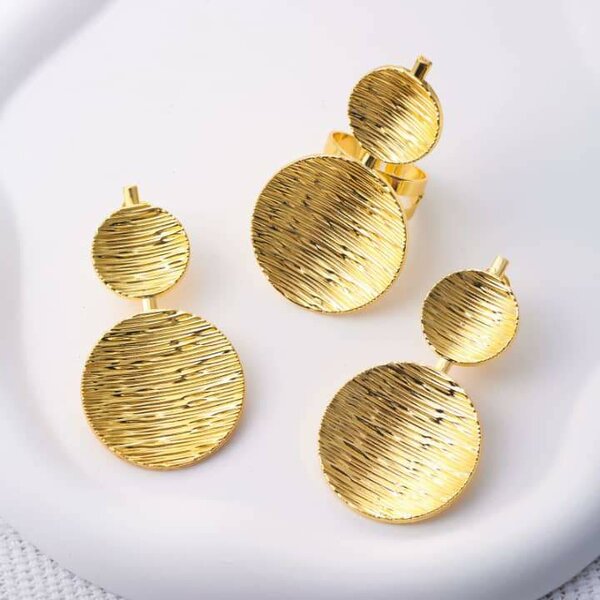 Boucles d'oreilles rondes dorées