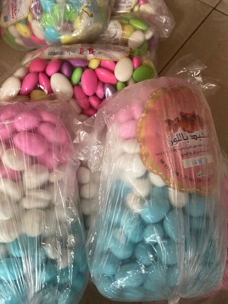 Dragées colorées assorties