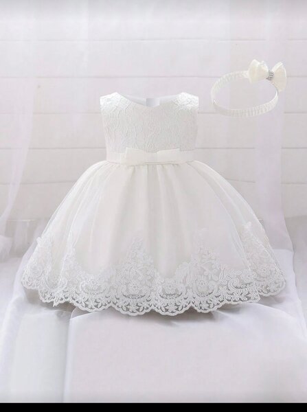 Robe en dentelle fille blanche