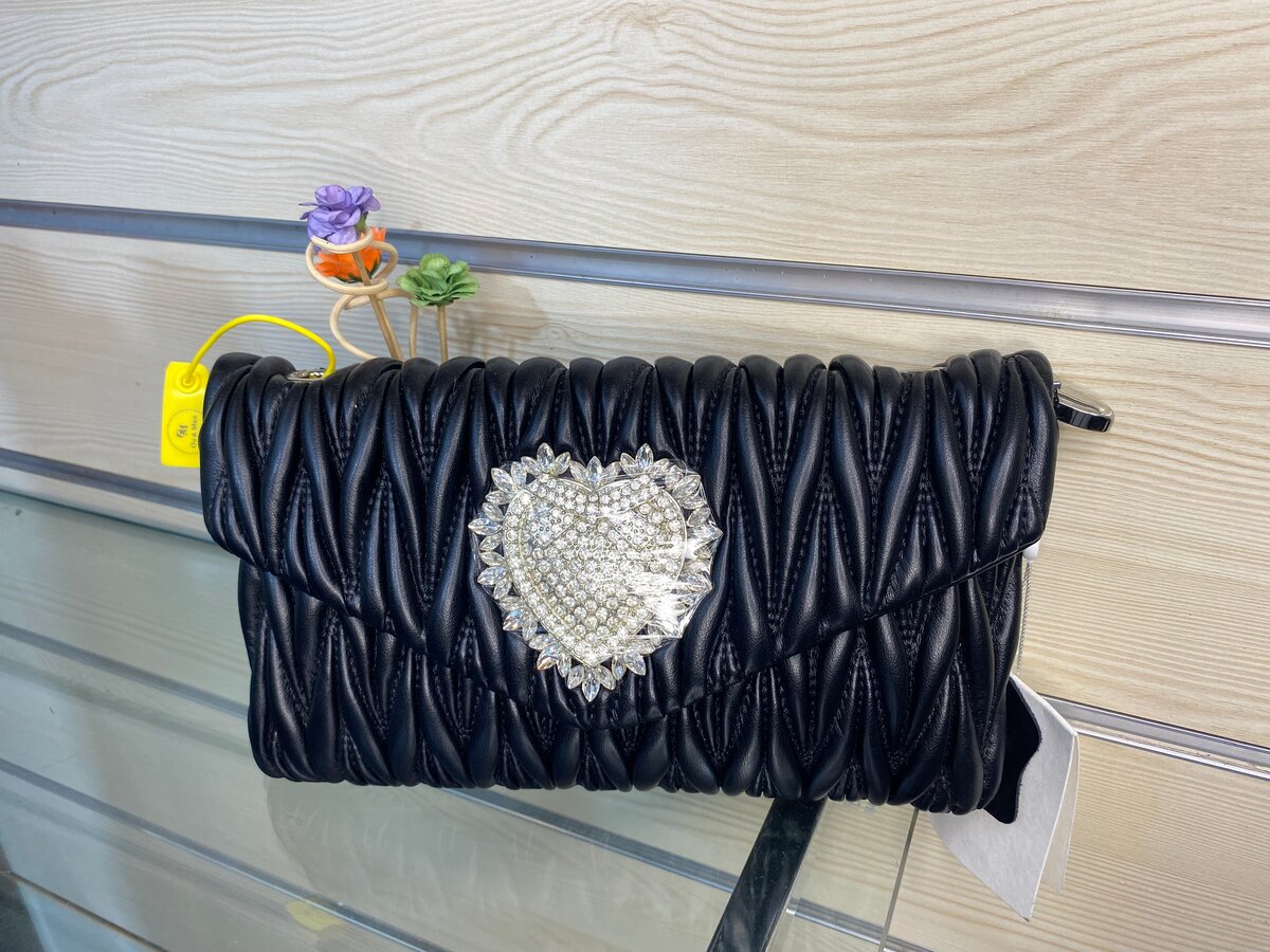 Sac pochette noir élégant