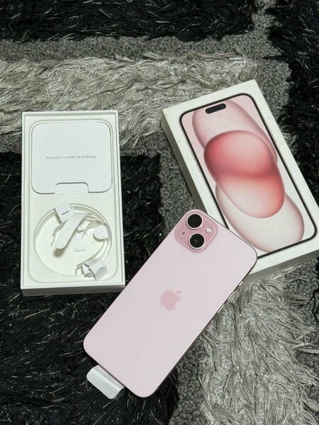 iPhone 15 rose
