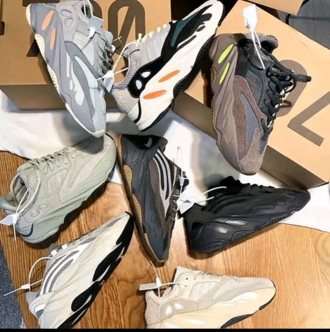 Yeezy 700 v2