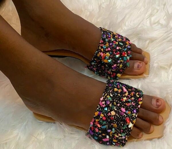 Sandales en perles colorées