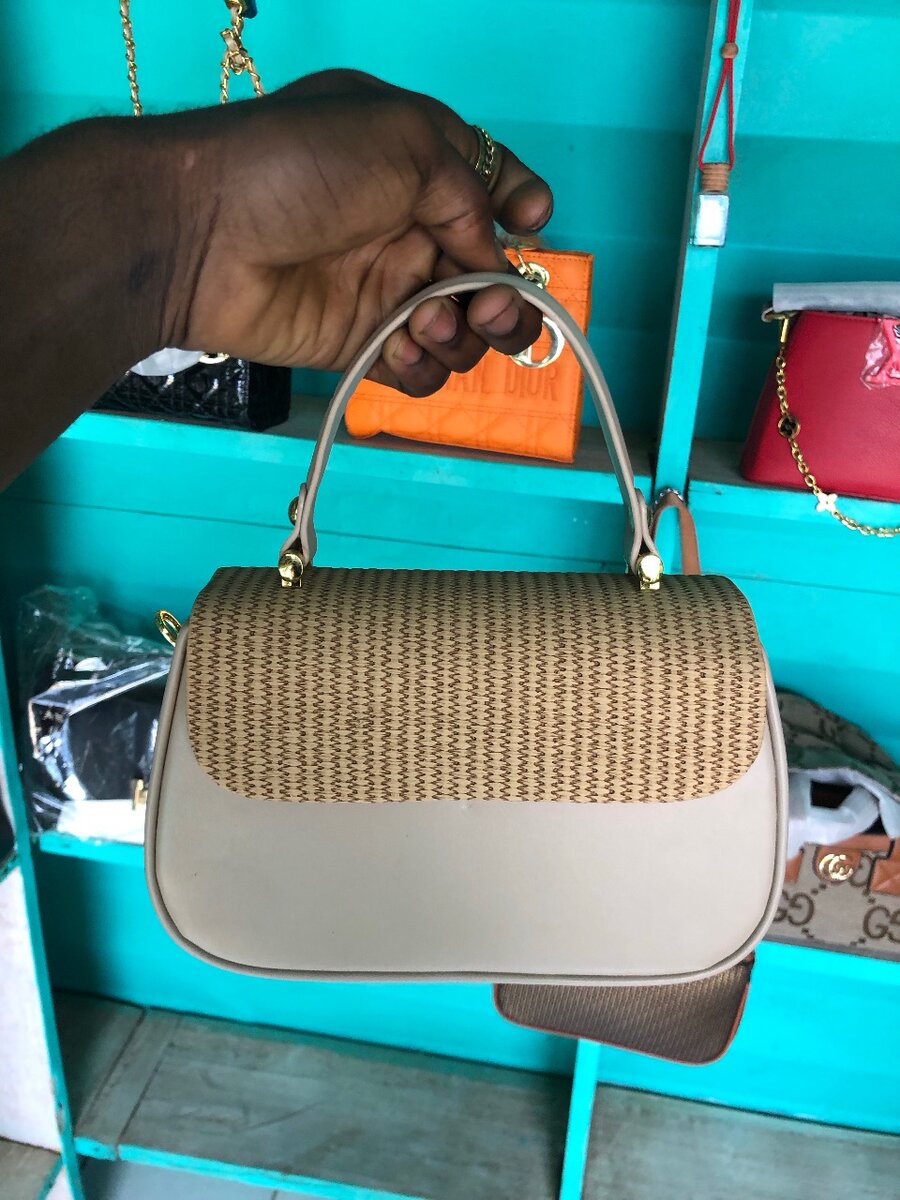 Sac à main tressé élégant