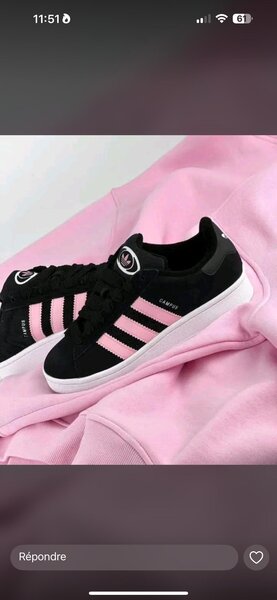 Baskets noires et roses tendance