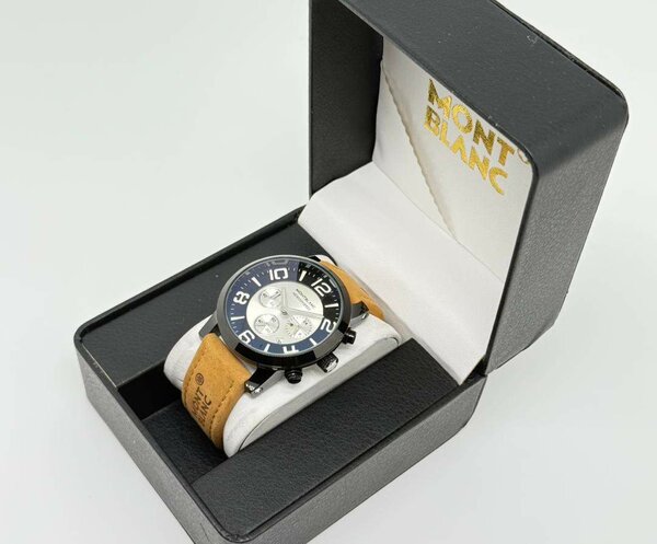 Montre élégante en boîte