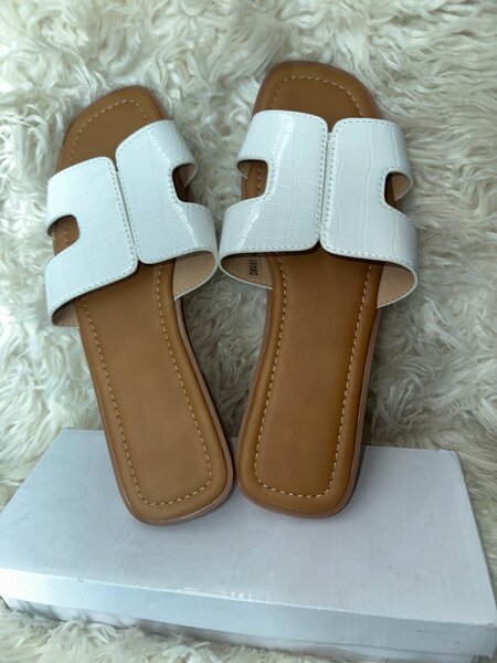 Sandales blanches élégantes