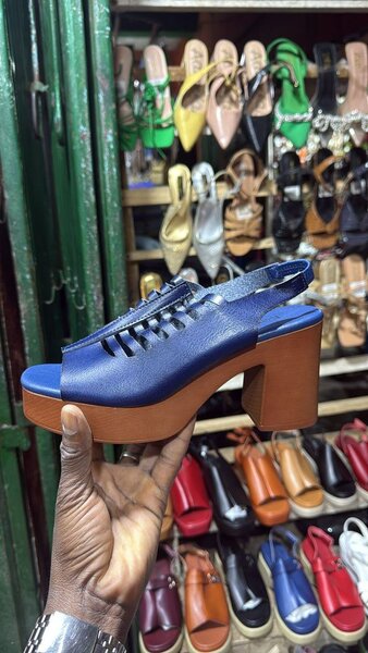 Sandales à talons en cuir