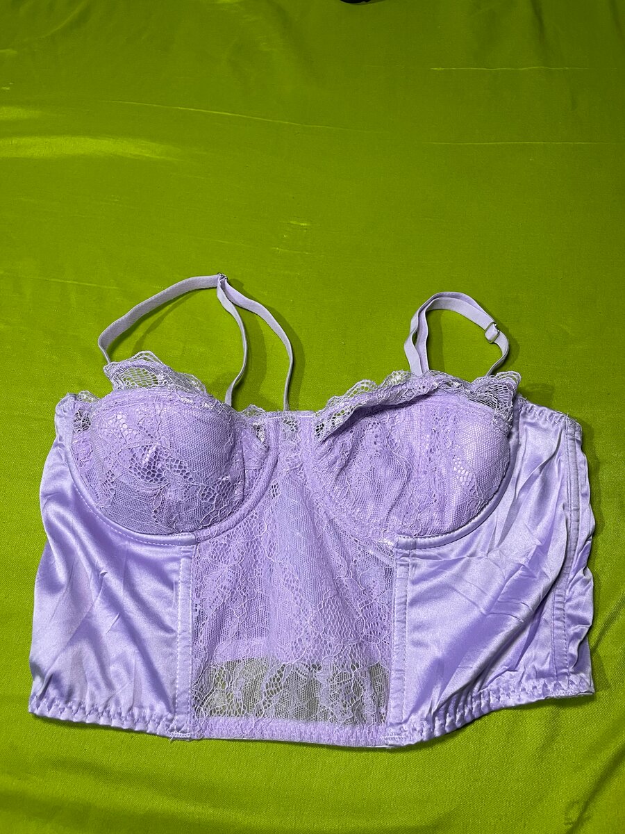 Corset en dentelle violet