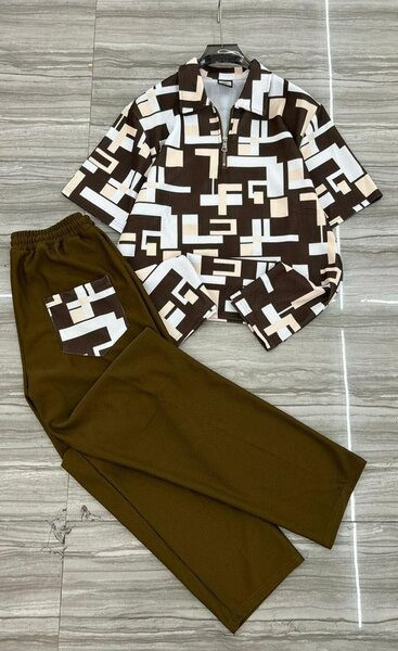 Ensemble décontracté géométrique