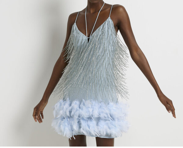 Robe à paillettes avec plumes