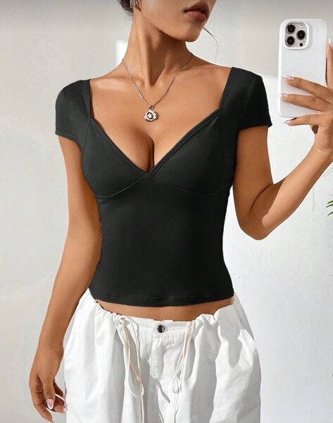 Top court noir élégant