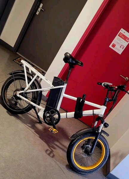 Vélo électrique pliant urbain